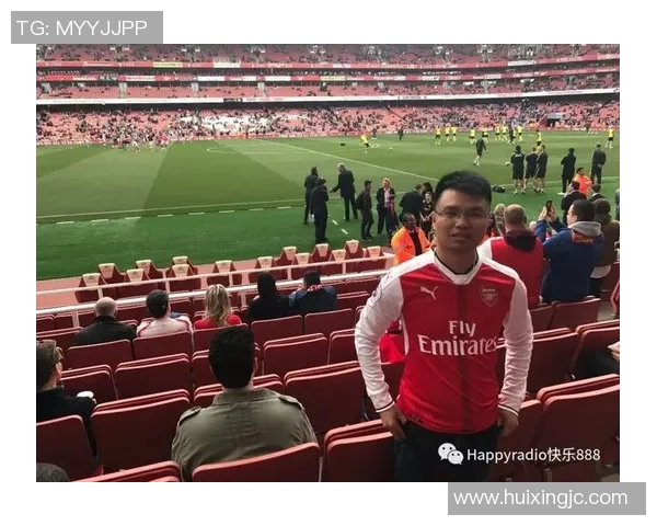 书包背后有故事 足球明星成长的幕后旅程