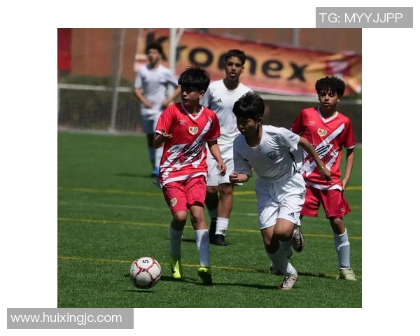 中国足球老球星卡通形象重现 足球传奇人物风采再现